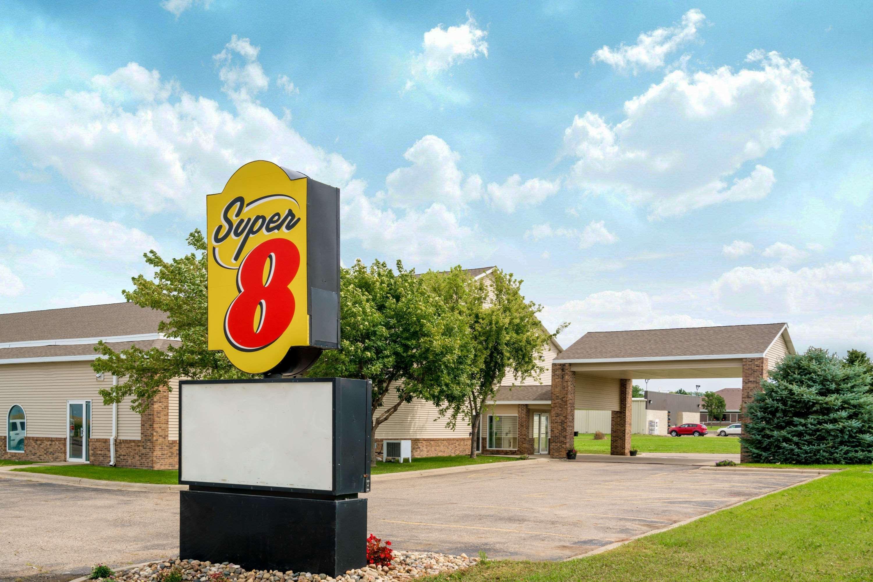 Super 8 By Wyndham Beresford Hotel Exterior photo