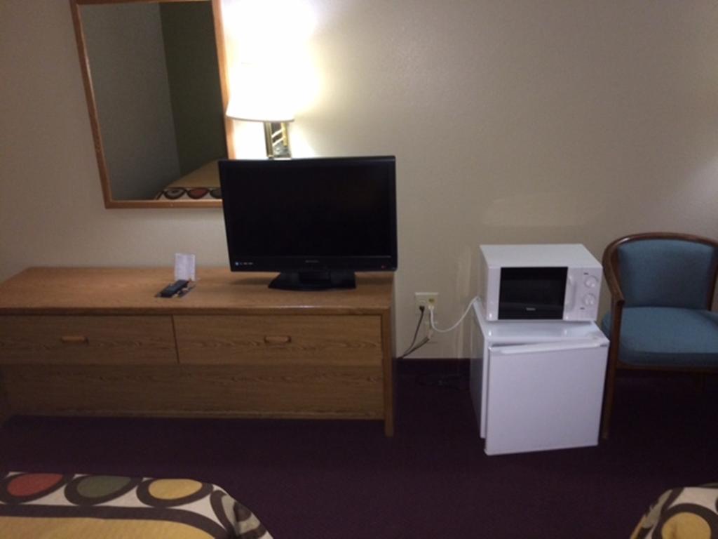 Super 8 By Wyndham Beresford Hotel Room photo