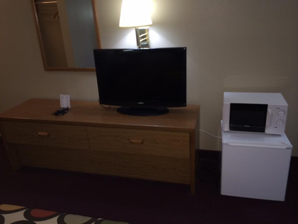 Super 8 By Wyndham Beresford Hotel Room photo